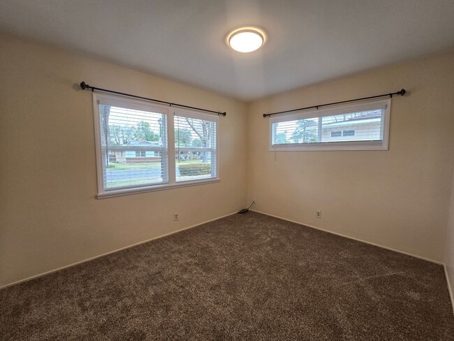 Building Photo - Charming Single Story Home