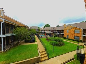 Building Photo - Get ready to fall in love with comfortable, carefree living at Courtyard Condominiums in Tyler, TX!
