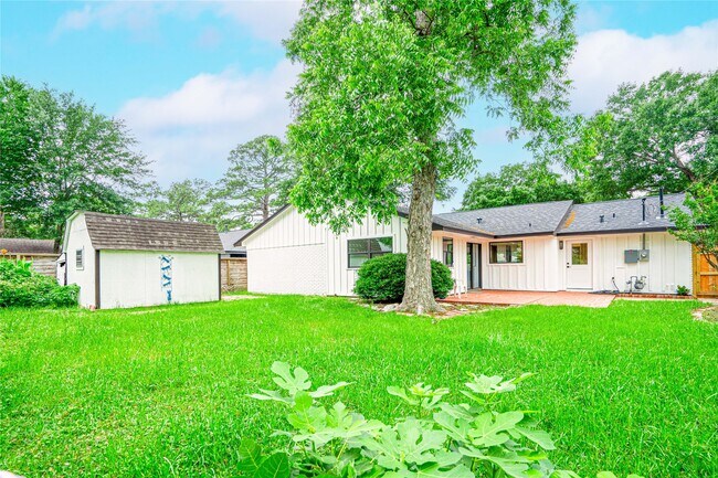 Building Photo - 1422 Wisterwood Dr