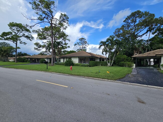 Building Photo - 435 Pine Villa Dr