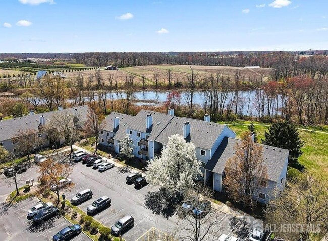 Building Photo - 1010 Aspen Dr
