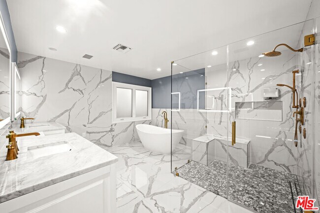 Building Photo - 6024 Paseo La Vista