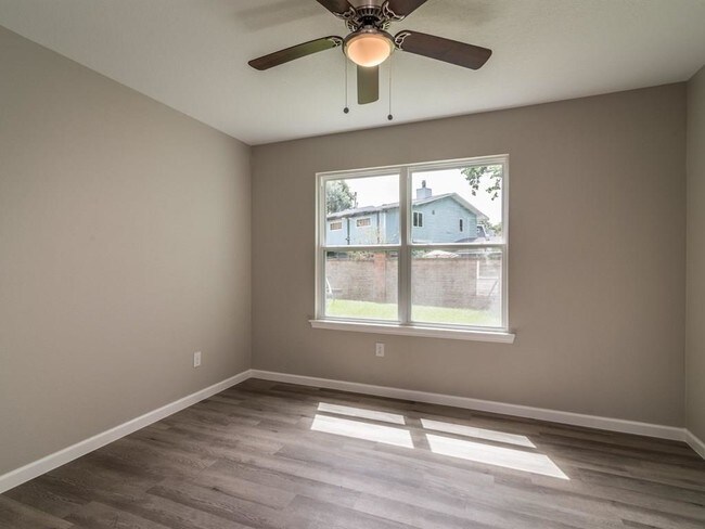 Building Photo - 1819 Cove Park Dr