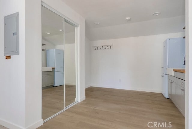 Building Photo - 554 S Lemon St