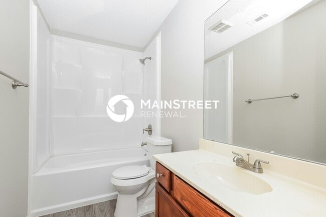 Building Photo - 4 Bedroom Pet-Friendly Home in Arlington, TX with Main Street Renewal