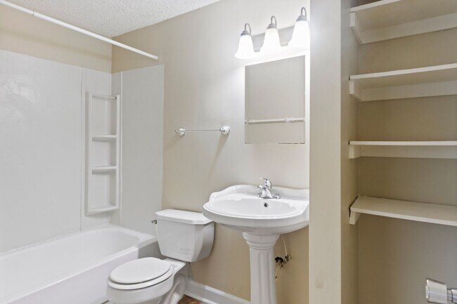 Building Photo - 3609 Balsam Ave