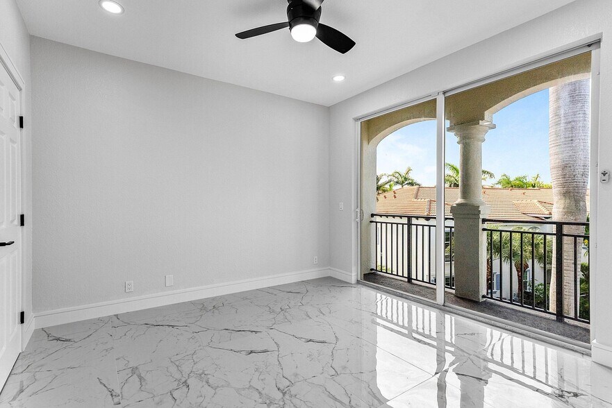 Building Photo - 3006 Waterside Cir