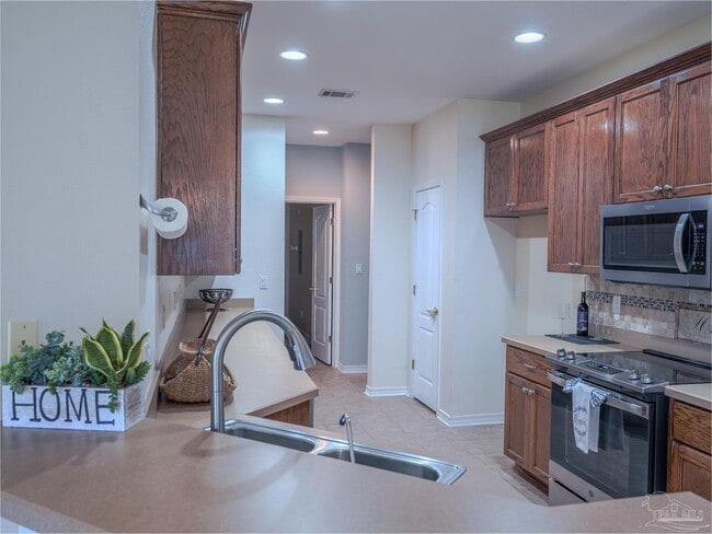 Building Photo - 4986 Vizcaya Dr