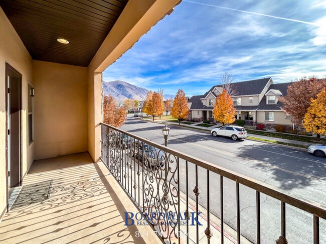 Building Photo - Spectacular 3 bed 2.5 bath in Highland