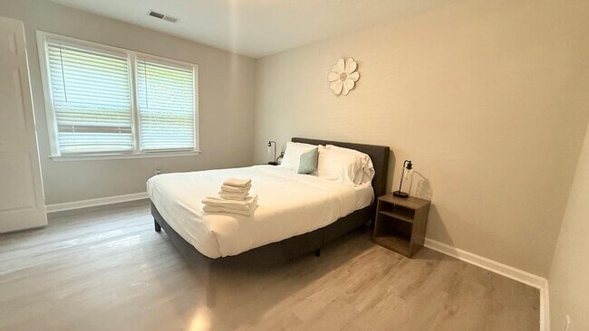 Building Photo - 2591 Whitebluff Way