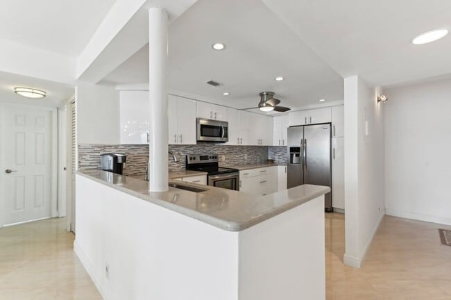 Building Photo - 3580 S Ocean Blvd
