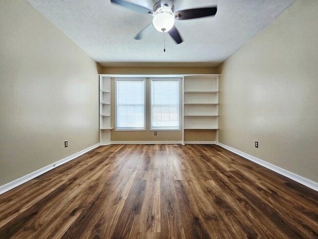 Building Photo - Updated Features