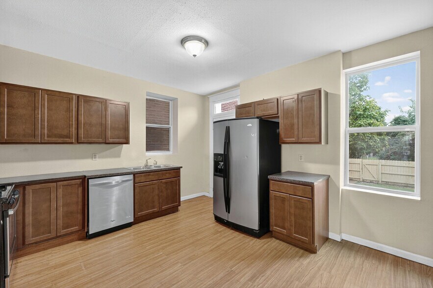 Kitchen - 4372 Gibson Ave