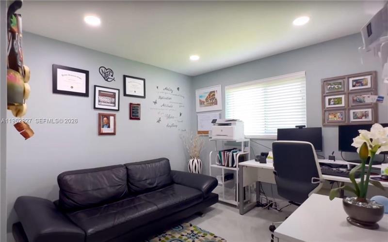 Building Photo - 8275 Shadow Wood Blvd