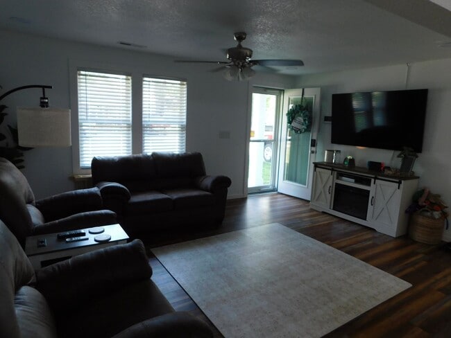 Building Photo - 3 bedroom 2 bath in Elizabeth City
