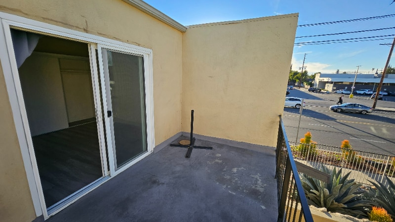 Building Photo - 7240 Woodman Ave