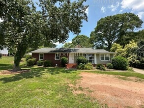 Building Photo - Live Steps Away from Anderson University –...