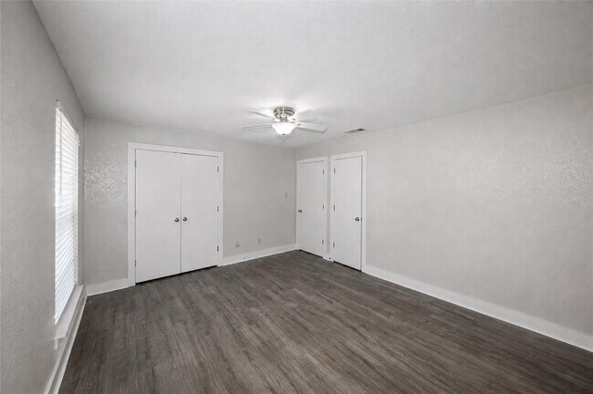 Building Photo - 1302 Danbury Square