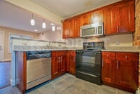 Building Photo - 626 Irwin St NE