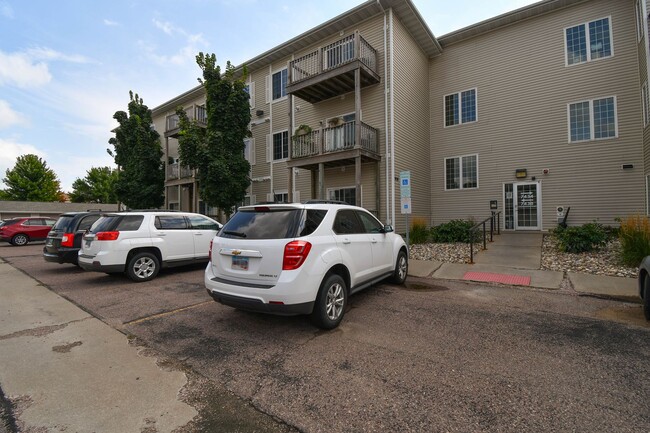 Building Photo - 7438 S Louise Ave