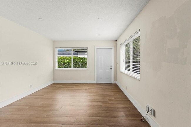 Building Photo - 6121 SW 40th Ct