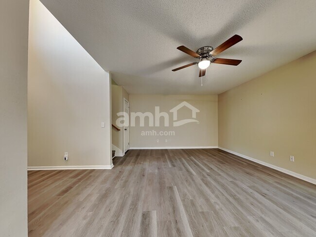 Building Photo - 25 Willow Lakes Dr