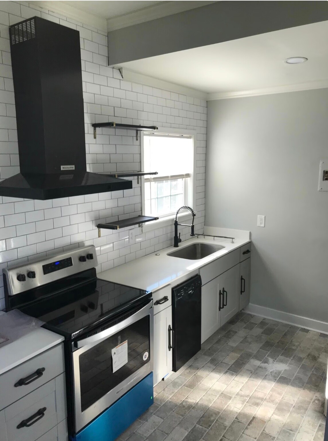 Kitchen - 319 W Fisher Ave