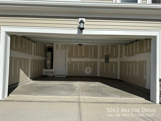 Building Photo - 5043 Arkose Dr