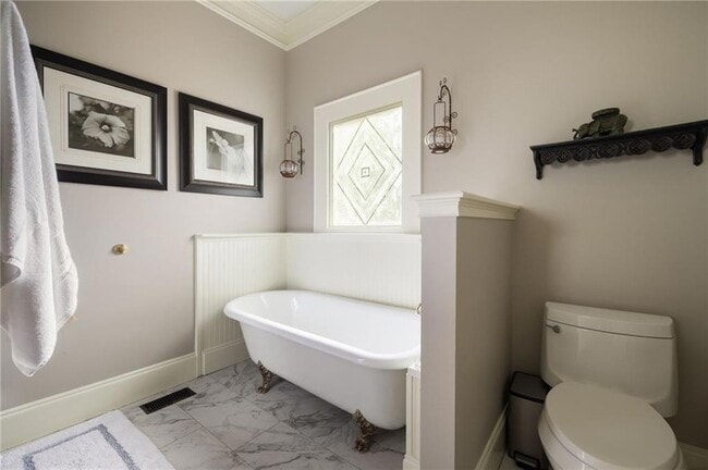 Building Photo - 28 Clay St SE