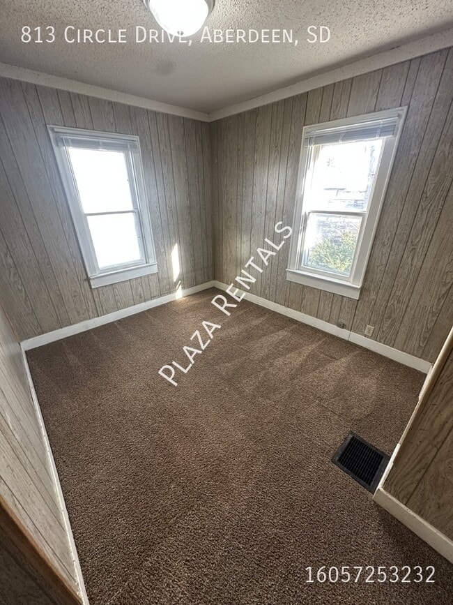 Building Photo - 201 N Washington St