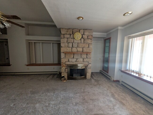 Building Photo - 1000 Fountain Terrace Dr