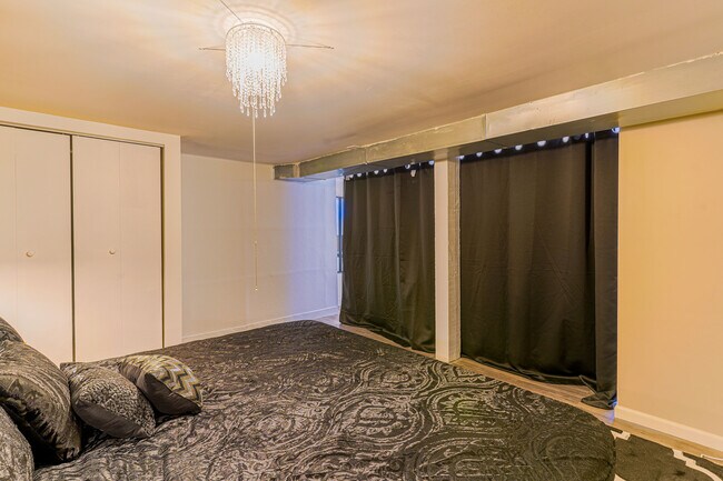 Building Photo - 393 Geranium Ave E