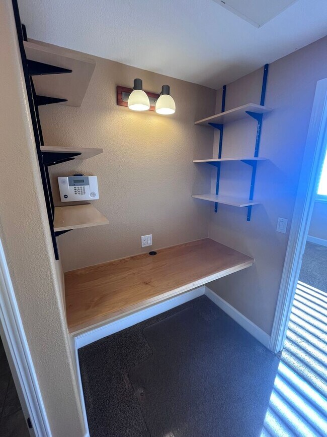 Building Photo - BEAUTIFUL CONDO AT THE PHOENICIAN IN ROSEVILLE!! $500 OFF FIRST MONTH'S RENT!!