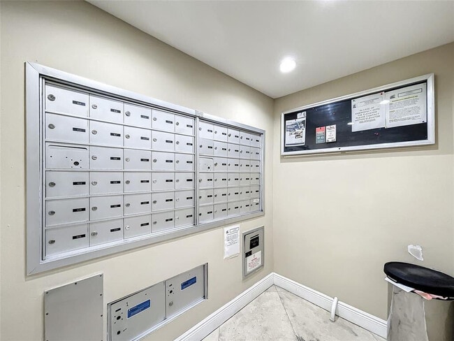 Building Photo - 55 SW 2nd Ave