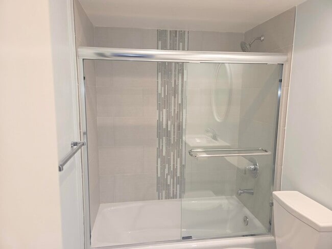 Building Photo - 110 Shore Ct