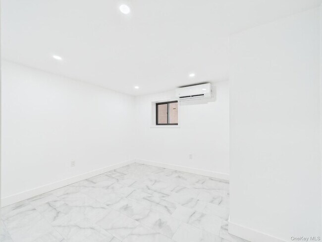 Building Photo - 1770 Pacific St