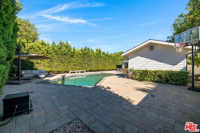 Building Photo - 4239 McFarlane Ave