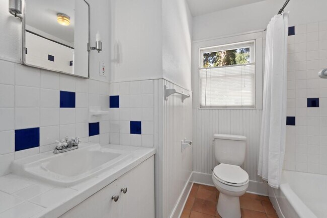 Building Photo - 1500 Newning Ave