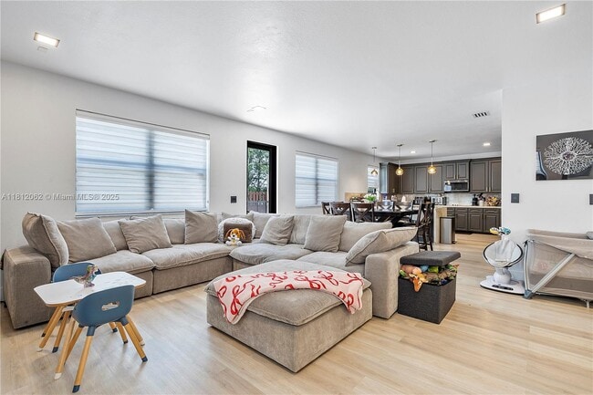 Building Photo - 9830 NW 86th Terrace