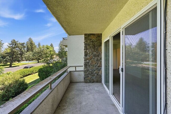 Building Photo - 3102 E 27th Ave