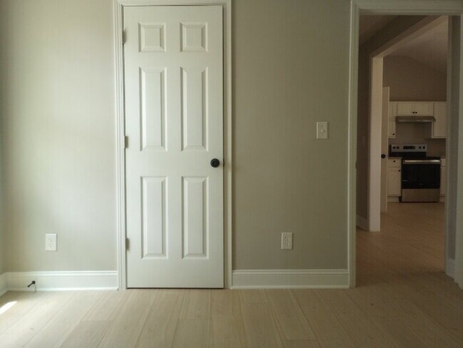 Building Photo - 326 Sherman Dr