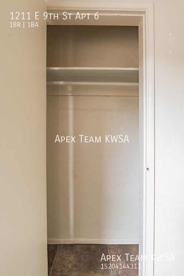 Building Photo - 1211 E 9th St