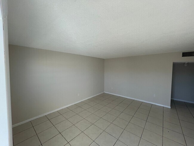 Building Photo - Renovated 1b1b for rent NOW