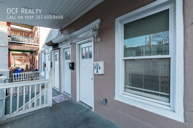 Building Photo - 723 S 56th St