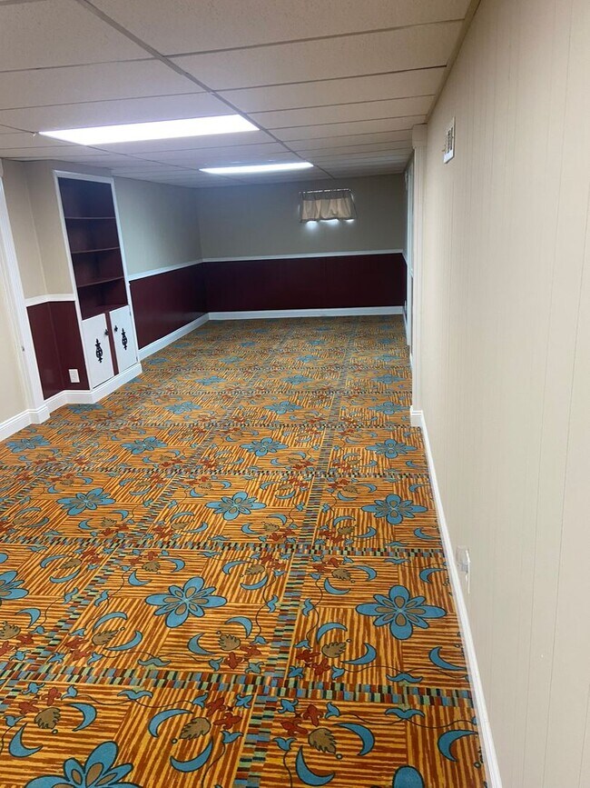 Building Photo - For Rent: Charming 3 Bedroom, 2 Bath Single-Family Home in St. Louis Monthly Rent: $1,950 (2 year...
