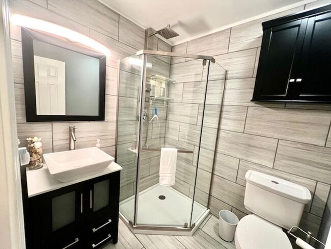 Building Photo - Waterfront Fully Furnished Condo!