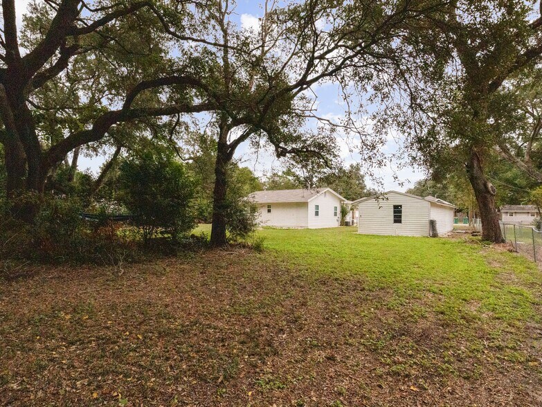 Building Photo - 1572 Cedar St