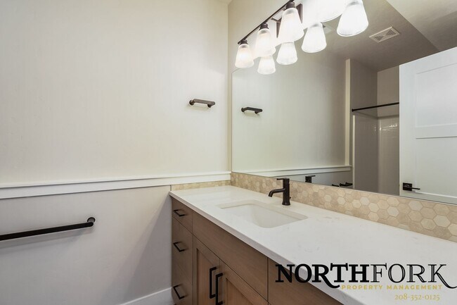 Building Photo - New Construction and Great Location - Avai...