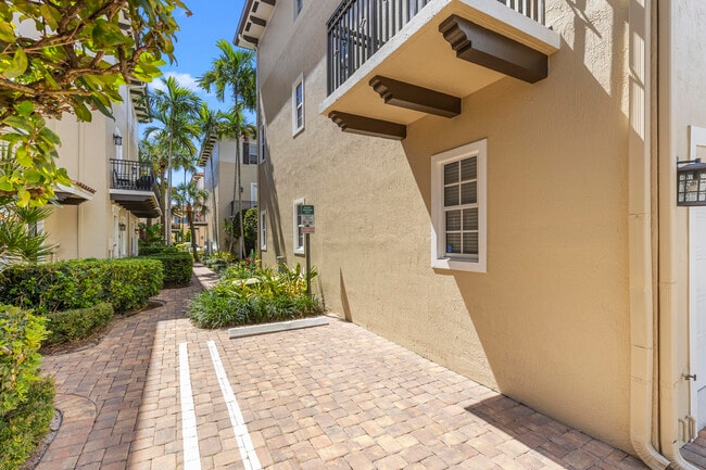 Building Photo - 65 SE 5th Ave