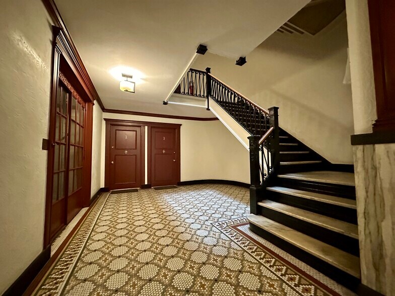 Building Photo - 456 Park Dr